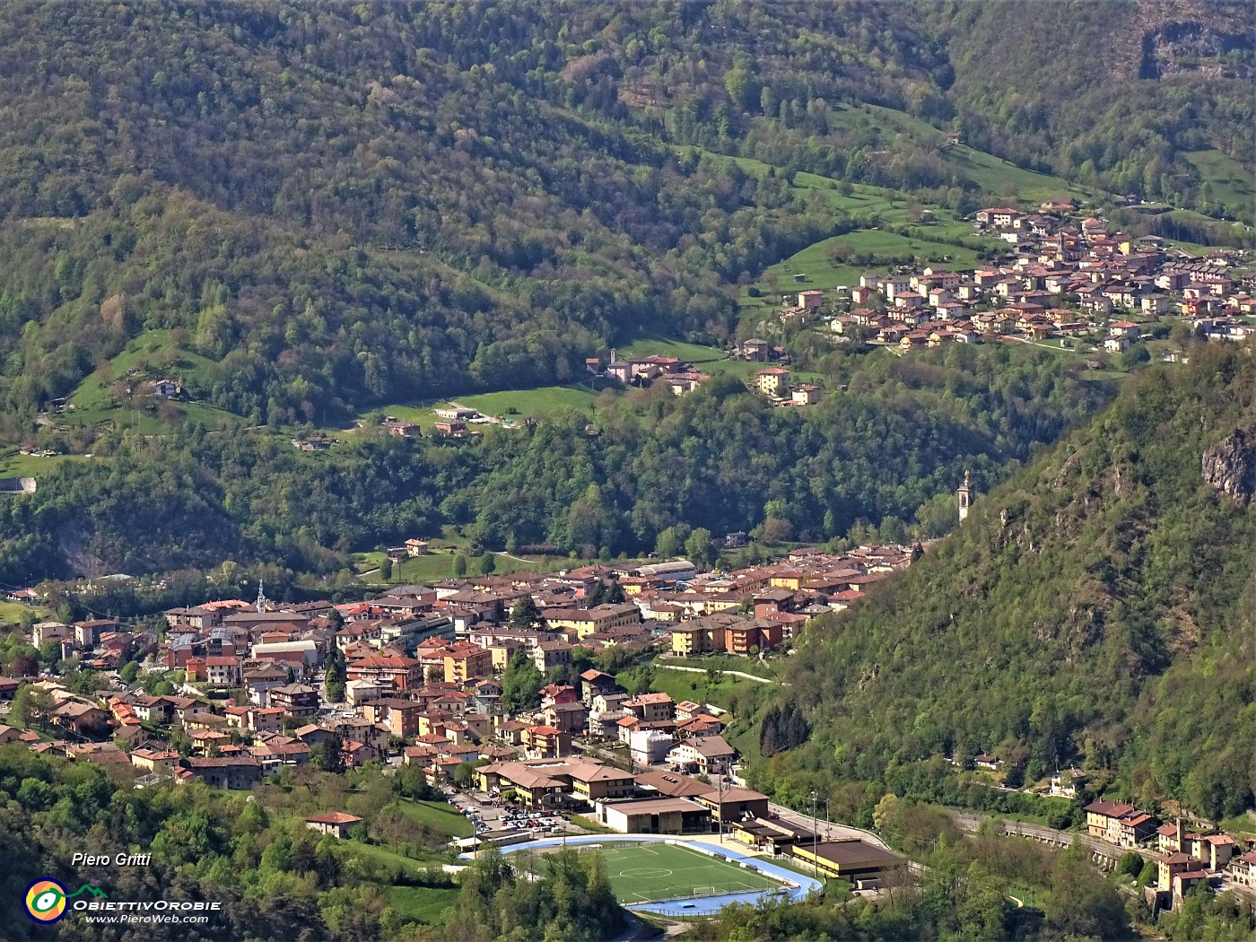 36 Zoom su Zogno con a dx la frazione di Stabello.JPG -                                